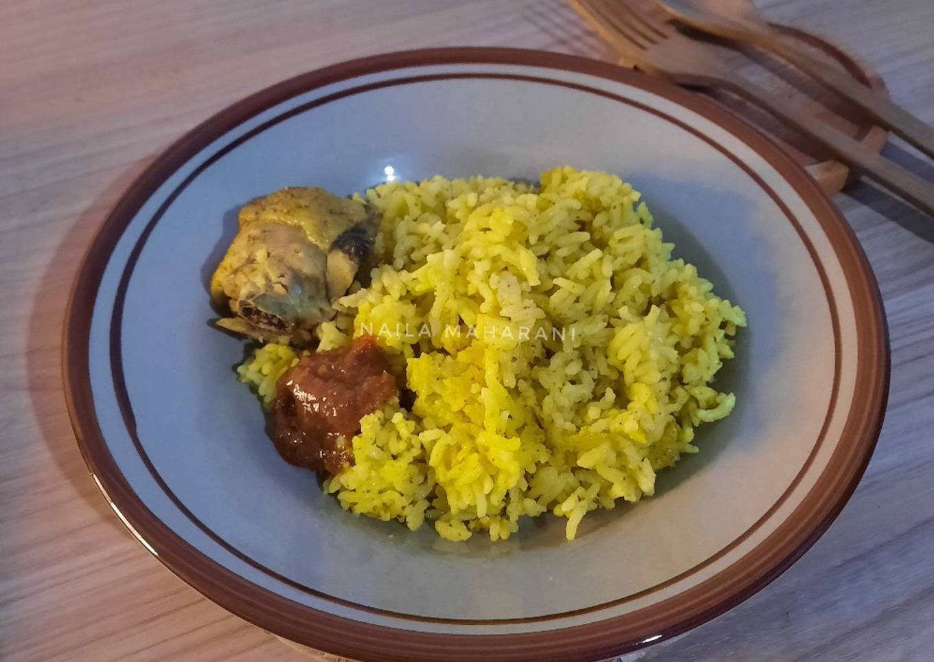 Nasi kuning magicom ala anak kost