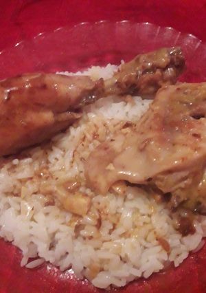 Una foto de Pollo a la Mostaza con Limón y Ajo acompañado de Arroz! 😋