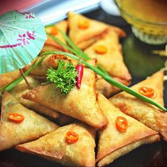 A picture of Kheema Samosa.