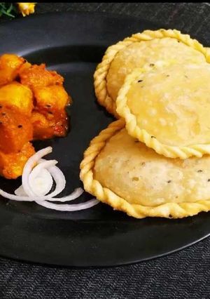 চিংড়ি মাছের বিনুনি কচুরি(chingri macher binuni kachuri recipe in Bengali) রেসিপির প্রধান ছবি