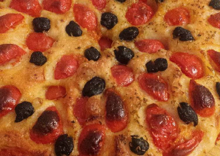 Focaccia barese con impasto ad alta idratazione e patata cruda