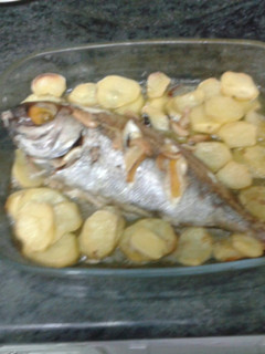 Una foto de Besugo al horno