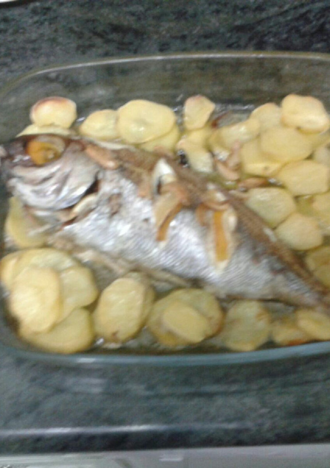 Una foto de Besugo al horno 