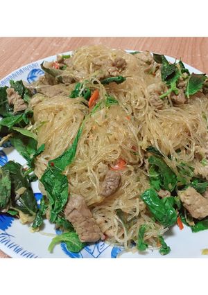 รูปของ กะเพราวุ้นเส้นหมูเนื้อ