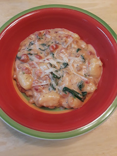 A picture of Cheesy Gnocchi Florentine.