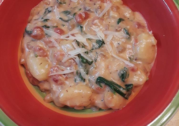 Cheesy Gnocchi Florentine