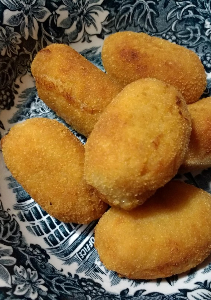 Una foto de Croquetas de gambas y atún