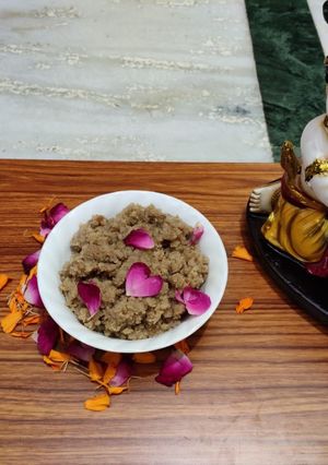खसखस और बादाम का हलवा (Khaskhas aur badam ka halwa recipe in Hindi) रेसिपी मुख्य फोटो