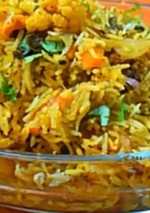 वेज बिरयानी (Veg Biryani recipe in Hindi) रेसिपी मुख्य फोटो