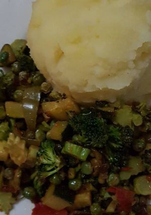 A picture of African mashed potatoes served with mixed Veges.