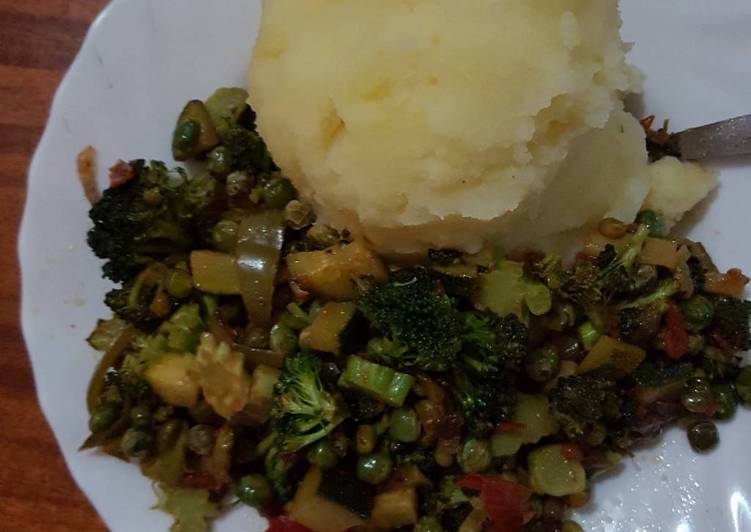 African mashed potatoes served with mixed Veges