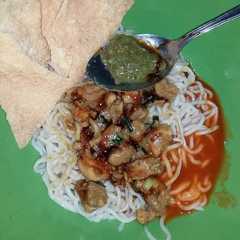 A picture of Mie Ayam Kumplit.