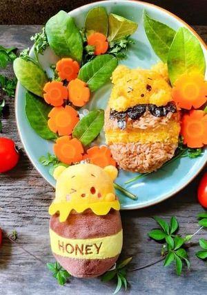 Hình của món Cơm bento: Chị ong nâu trong vườn hoa.