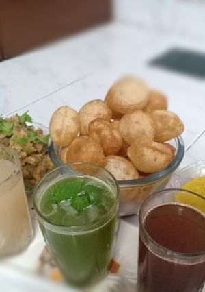 A picture of Multi flavour Panipuri.