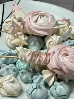 Una foto de Suspiros de Merengue Suizo