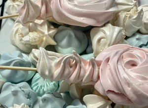 Una foto de Suspiros de Merengue Suizo