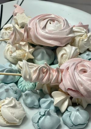 Una foto de Suspiros de Merengue Suizo