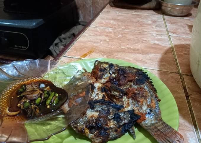 10. Ikan nila bakar sambal kecap