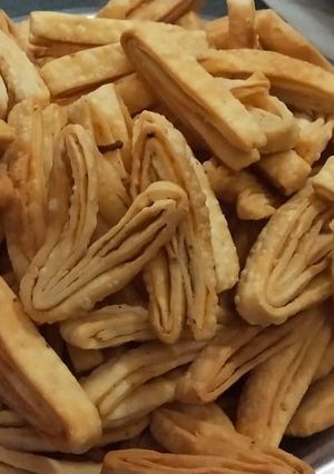 नमकीन खस्ता(namkeen khasta recipe in hindi) रेसिपी मुख्य फोटो