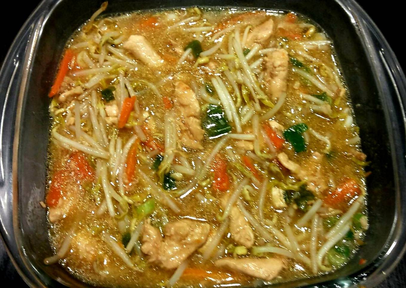 Chicken and bean sprouts in orange-soy sauce