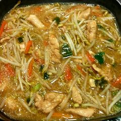 Chicken and bean sprouts in orange-soy sauce A picture of Chicken and bean sprouts in orange-soy sauce.