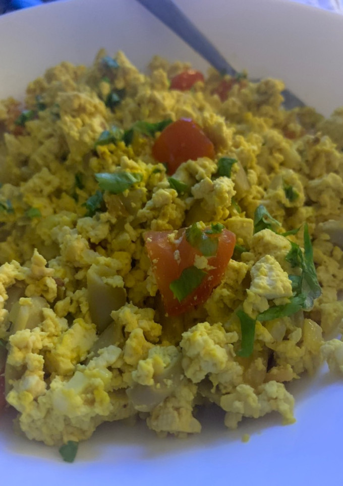 Una foto de Revuelto de tofu (vegano) 🌿