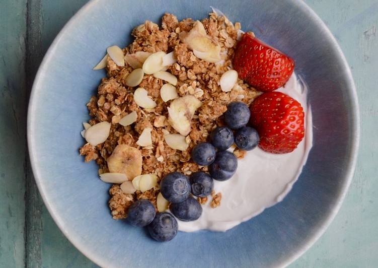 Simple Way to Prepare Quick Banana and Walnut Granola