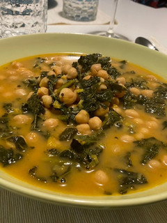 Foto di Zuppa di cavolo nero, ceci e fagioli cannellini