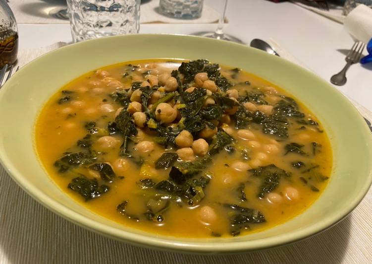 Zuppa di cavolo nero, ceci e fagioli cannellini