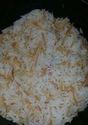Una foto de Arroz con fideos