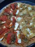 Pizza integral de cebolla y morrón asado