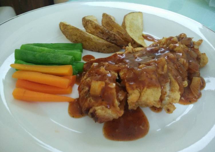 Chicken Crispy with Potato Wedges and BBQ Sauce
