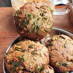 A picture of Bajra methi dhebra.