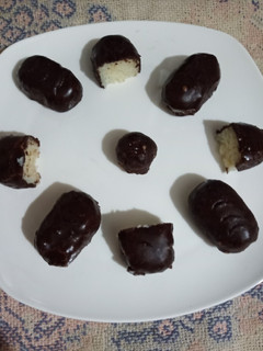 કોકોનટ ચોકલેટ(Coconut chocolate Recipe in Gujarati) રેસીપી મુખ્ય ફોટો