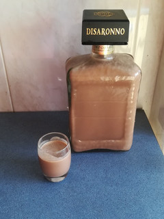Una foto de Licor de Orujo achocolatado tipo Baileys... 😋