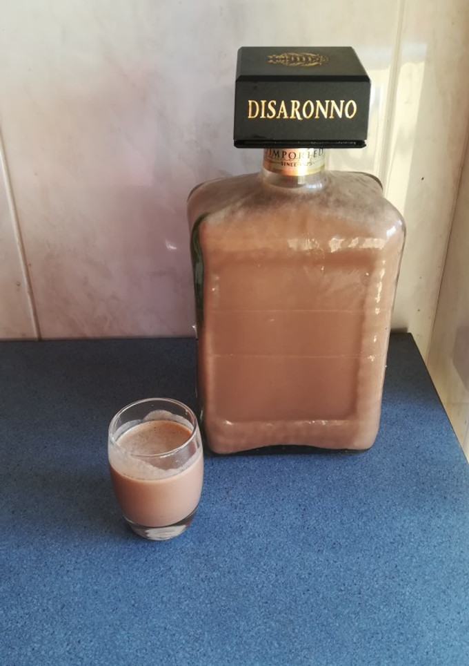 Una foto de Licor de Orujo achocolatado tipo Baileys... 😋