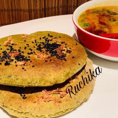Spinach Naan & daal fry A picture of Spinach Naan & daal fry.