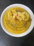 Puré de ñame, colinabo y boniato con chips de manzana,, semillas de chía y cúrcuma