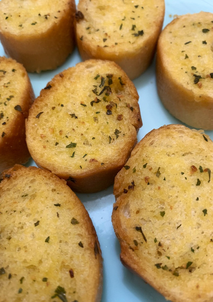 Una foto de Mantequilla para pan de ajo