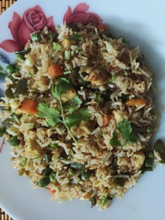 चाइनीज वेज फ्रायड राइस (Chinese Veg Fried Rice Recipe in Hindi) रेसिपी मुख्य फोटो