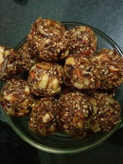 A picture of Dates dry fruit ke laddu.