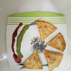 A picture of Veg samosa.