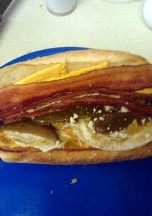 A picture of Spicy bacon and egg sandwich :-).