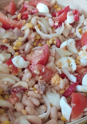 Una foto de Ensalada de alubias blancas