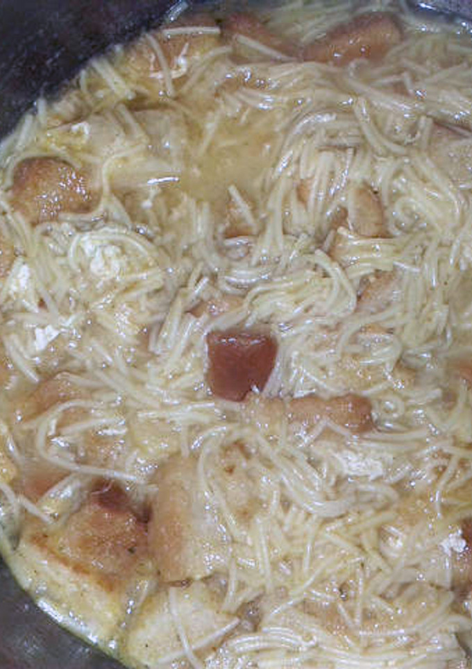 Una foto de Sopa de pollo instantánea con fundamento