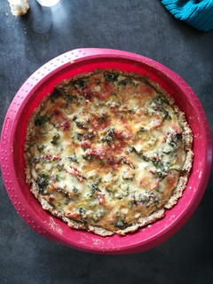 Una foto de Quiche saludable de kale y tomates secos con base de avena