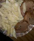 Fideos a la crema con churrasco de peceto