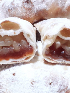 Una foto de Empanadas de manzana y membrillo