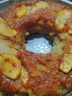 Una foto de Budín de pan con manzanas caramelizadas