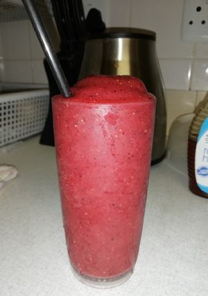 A picture of Simple strawberry and blueberry smoothie.